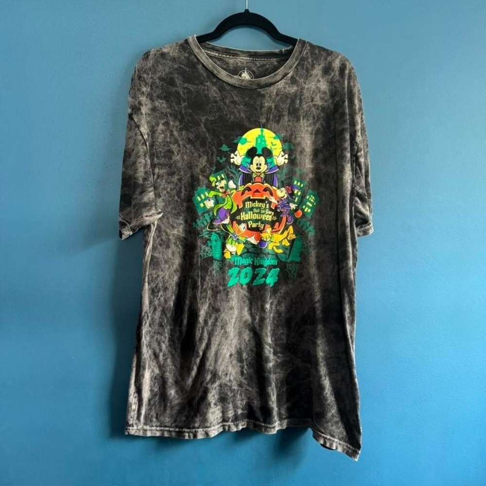 Disney World 2024 Halloween Tee Size XL Magic Kingdom Mickey‎ Mouse Not-So-Scary